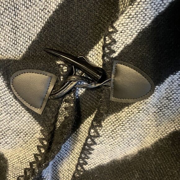 NWT Soft Surroundings Whistler Poncho Cape Black Gray One Size Lagenlook Blanket - Picture 3 of 9